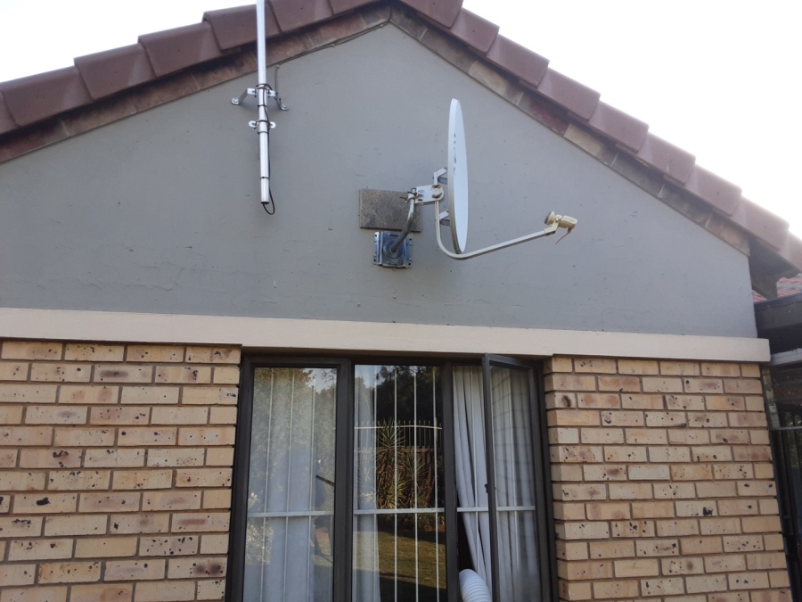 2 Bedroom Property for Sale in Langenhovenpark Free State